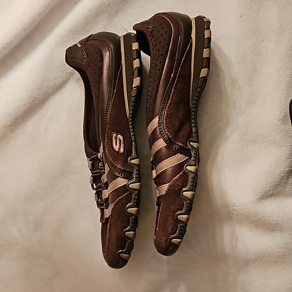 GUC Skechers brown 6.5 shoe - Picture 3 of 5
